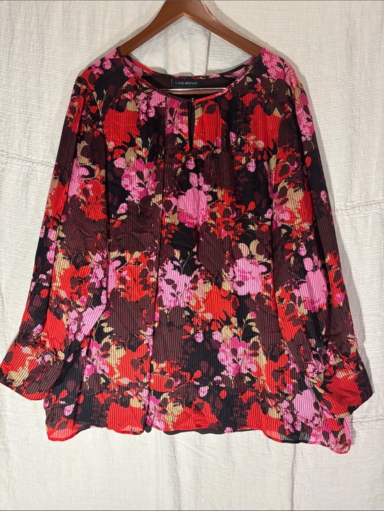 Lane Bryant Tops - Lane Bryant Floral Pleated Keyhole Blouse Punk Red Plus Size 28 EUC